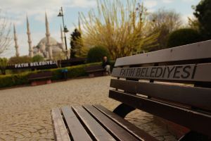 The Sultanahmnet Camii (aka Blue) mosque in the background.