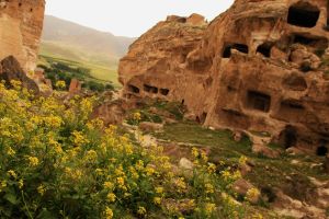 Hasankeyf cave houses 2