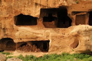 Hasankeyf cave houses 6