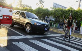 travel, performer, juggler, machetes