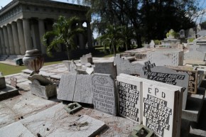 Cuban burial customs, tiny headstones