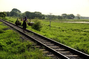 Daily life, somewhere between Yangon and Mandalay