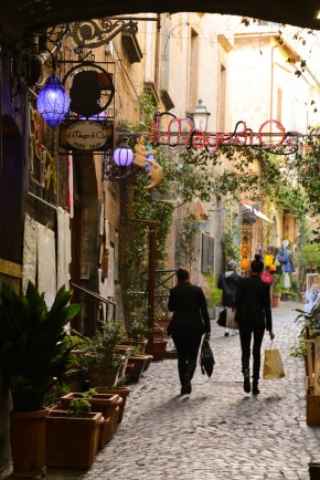 Il Mago di Oz Orvieto, classy Italian women silhuettes