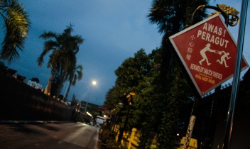 gotta love those snatch thieves