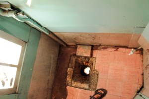 sri-lankan-train-toilet