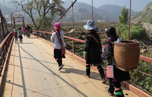 crossing-the-bridge-to-lao-chai