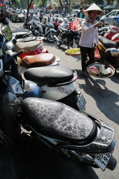 hanoi-sidewalk