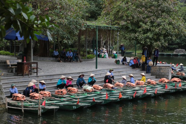 Tam Coc boat ladies
