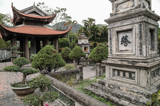 Vietnam Ninh Binh temple