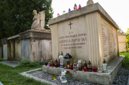 Gabryela Zapolska grave